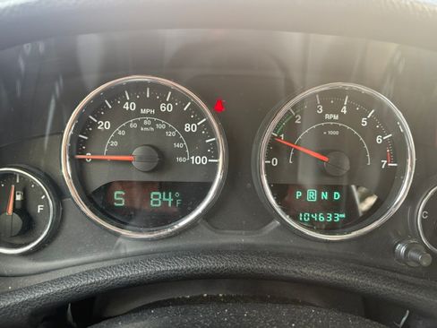 Used 2017 Jeep Wrangler Unlimited Sahara w/ Connectivity Group AWD/4WD image 6