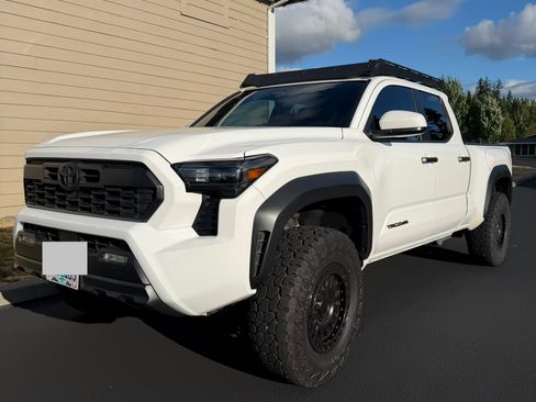 Used 2024 Toyota Tacoma TRD Off-Road AWD/4WD image 2