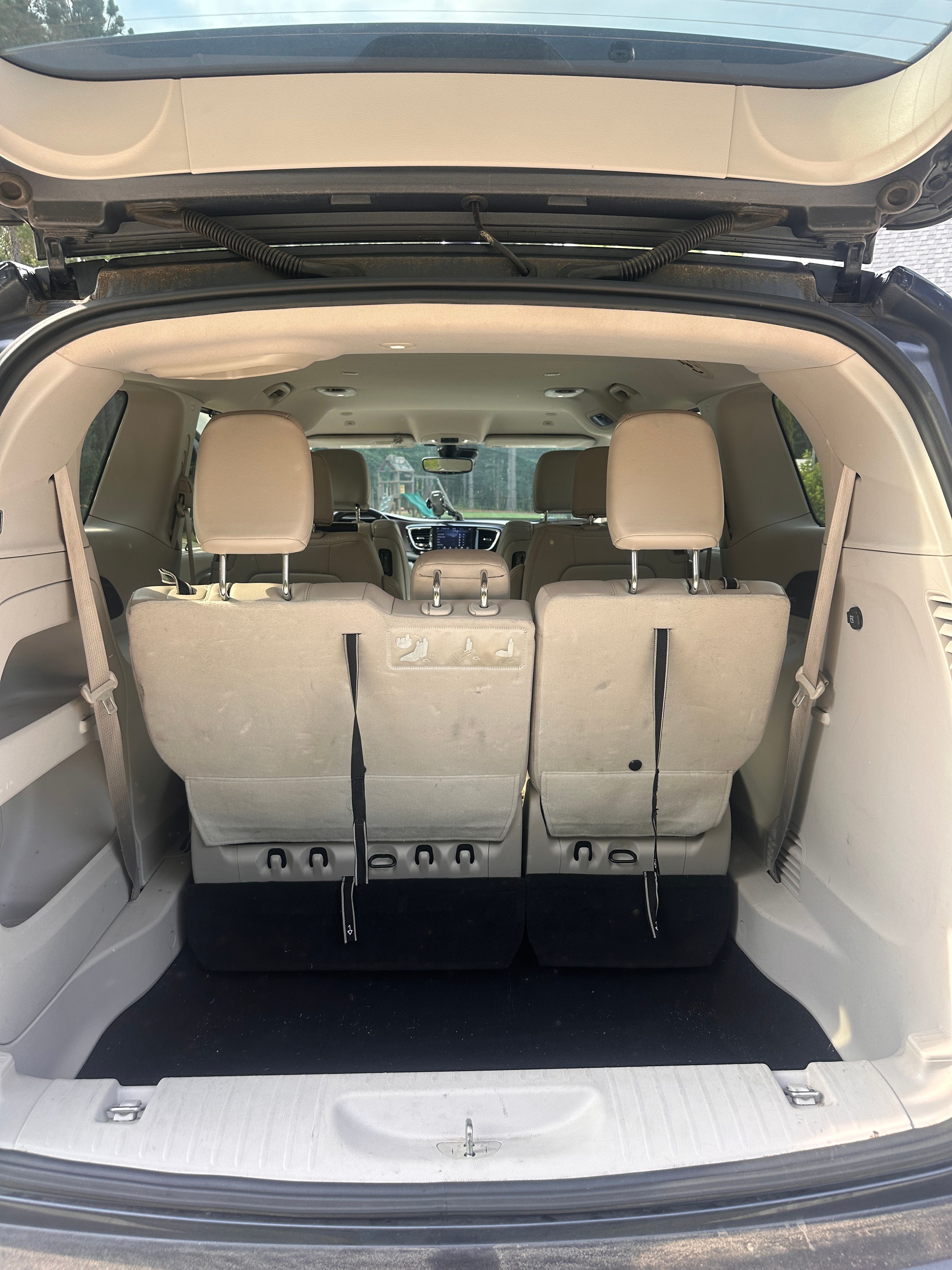 Used 2019 Chrysler Pacifica Touring-L Plus w/ Advanced Safetytec Group FWD image 11