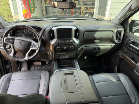 Used 2019 Chevrolet Silverado 1500 LT Trail Boss AWD/4WD image 17