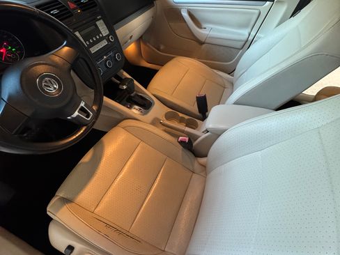 Used 2010 Volkswagen Jetta SE image 4