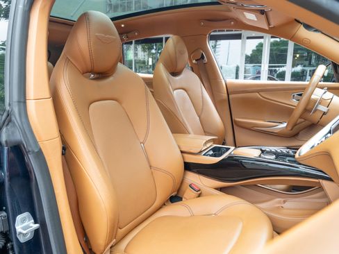 Used 2021 Aston Martin DBX AWD/4WD image 22