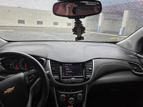 Used 2021 Chevrolet Trax LT w/ Driver Confidence Package image 14