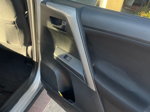 Used 2016 Toyota RAV4 LE FWD image 16