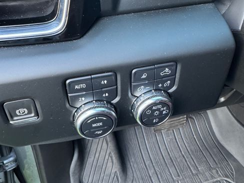 Used 2024 GMC Sierra 3500 Denali Ultimate AWD/4WD image 19