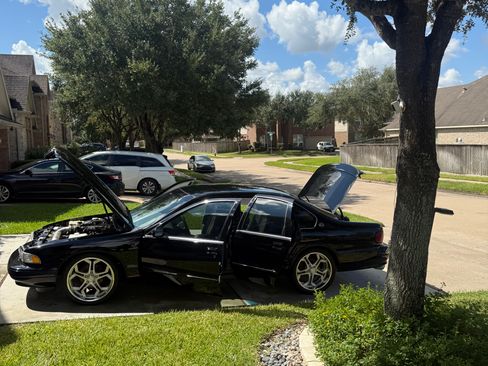 Used 1995 Chevrolet Impala SS image 2