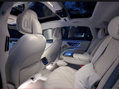 Used 2022 Mercedes-Benz EQS 580 4MATIC Sedan image 15
