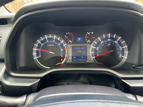 Used 2015 Toyota 4Runner Limited AWD/4WD image 9