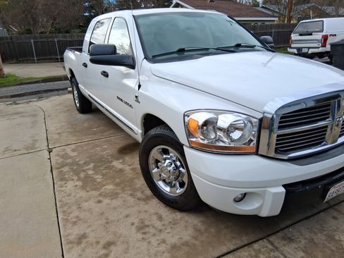 Used 2006 Dodge Ram 2500 Truck Laramie image 2