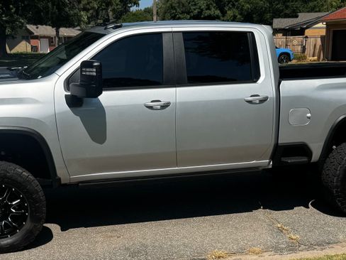 Used 2021 Chevrolet Silverado 2500 LT w/ Texas Edition AWD/4WD image 2