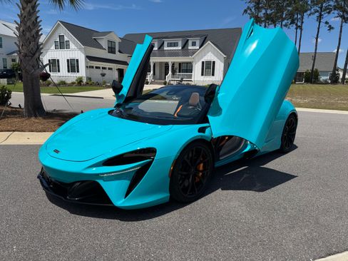 Used 2025 McLaren Artura Spider RWD image 9
