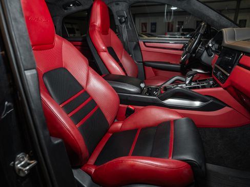 Used 2021 Porsche Cayenne Turbo S image 15