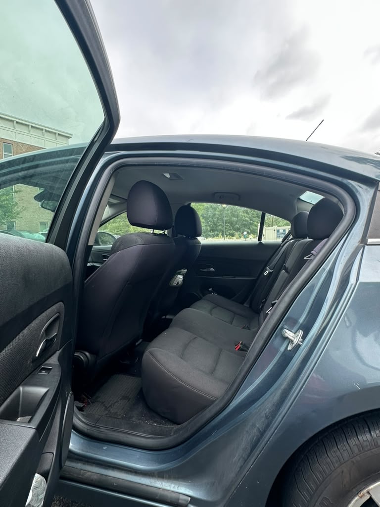 Used 2012 Chevrolet Cruze LT FWD image 9