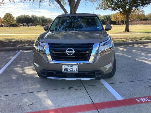 Used 2023 Nissan Pathfinder Platinum w/ Cargo Package image 6