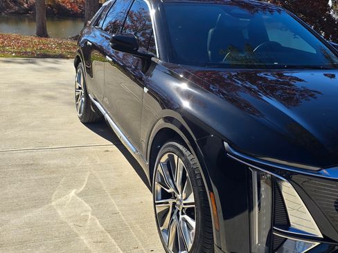 Used 2023 Cadillac Lyriq 2WD image 10