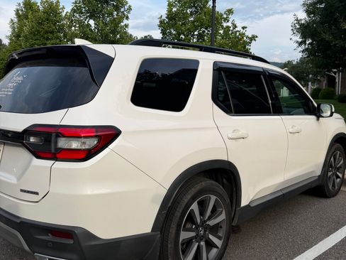 Used 2023 Honda Pilot Touring image 8