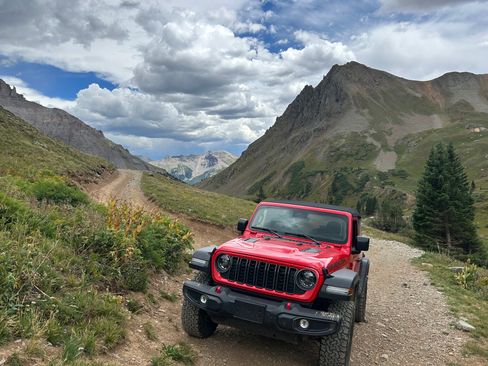 Used 2024 Jeep Wrangler Rubicon w/ Convenience Group AWD/4WD image 11