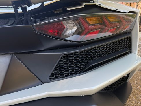 Used 2018 Lamborghini Aventador S AWD/4WD image 8