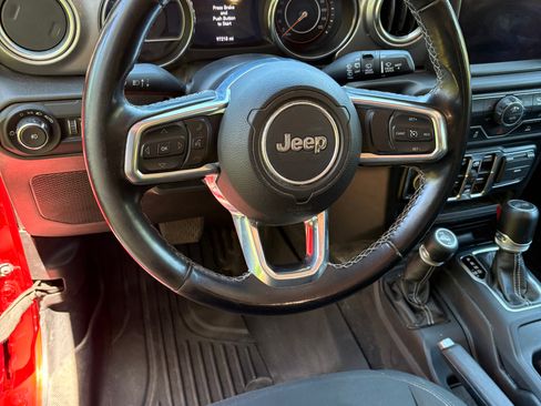 Used 2021 Jeep Wrangler Unlimited Sahara w/ Uconnect 4C Nav & Sound Group AWD/4WD image 17