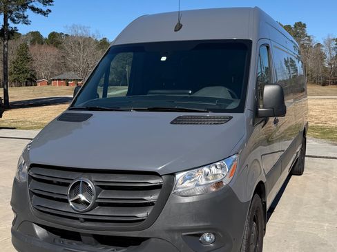 Used 2022 Mercedes-Benz Sprinter 2500 image 1