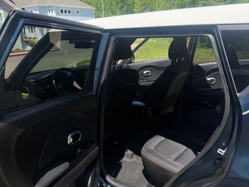 Used 2018 Kia Soul + FWD image 9