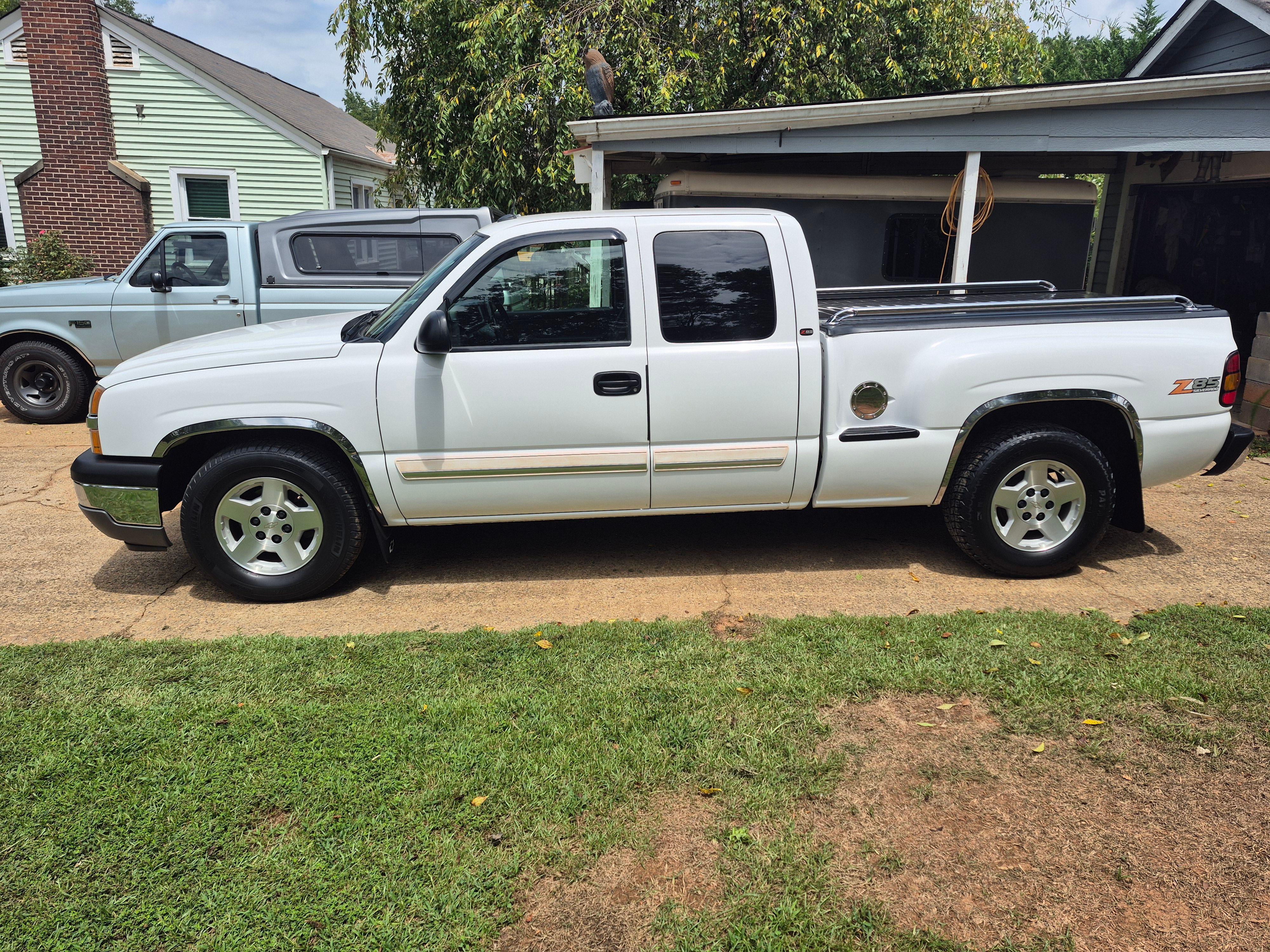 Used 2005 Chevrolet Silverado 1500 LS w/ Light Duty Power Package RWD image 1