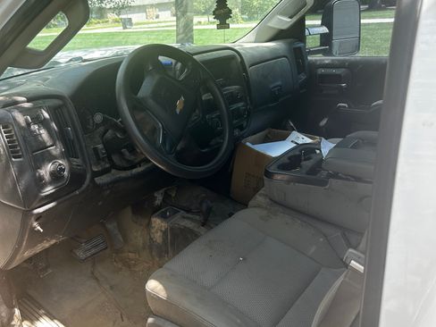Used 2016 Chevrolet Silverado 2500 W/T w/ Snow Plow Prep Package AWD/4WD image 6