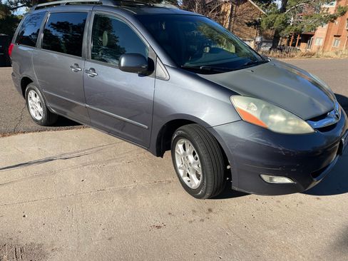Used 2006 Toyota Sienna XLE Limited image 2