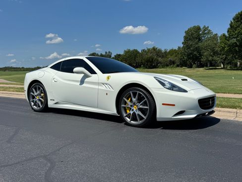 Used 2011 Ferrari California image 5