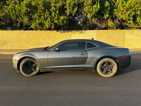 Used 2010 Chevrolet Camaro LT RWD image 12