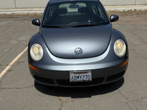 Used 2008 Volkswagen Beetle S FWD image 2