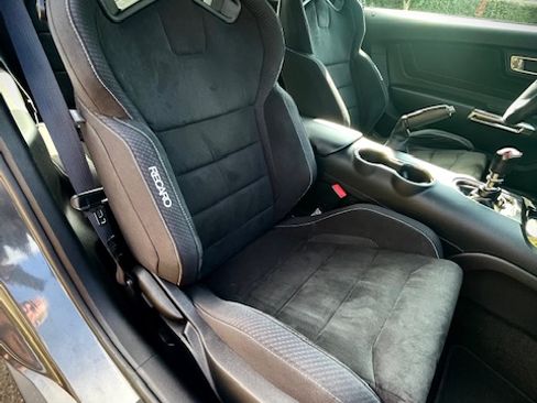 Used 2016 Ford Mustang Shelby GT350 w/ Track Package image 21