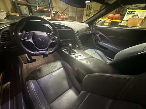 Used 2015 Chevrolet Corvette Z06 w/ 3LZ Preferred Equipment Group image 23