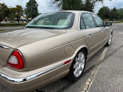 Used 2004 Jaguar XJ8 RWD image 10