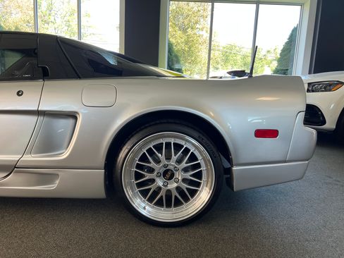 Used 1993 Acura NSX RWD image 5