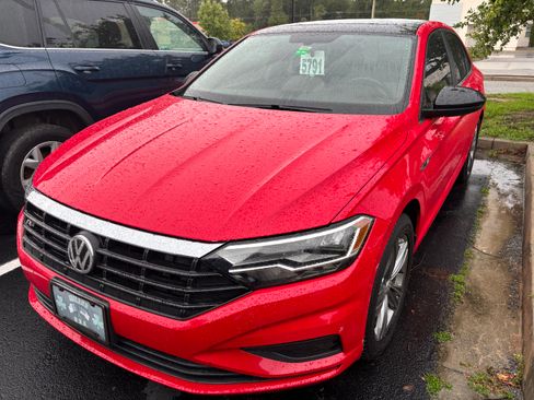 Used 2019 Volkswagen Jetta R-Line image 2