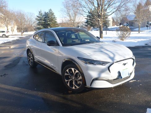 Used 2023 Ford Mustang Mach-E Premium image 4