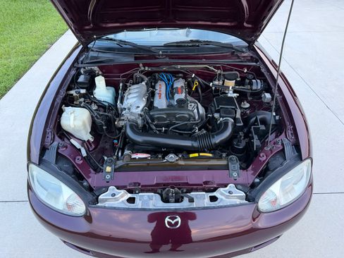 Used 2000 MAZDA MX-5 Miata RWD image 18