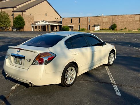 Used 2010 Nissan Altima 3.5 SR w/ Premium Pkg FWD image 8