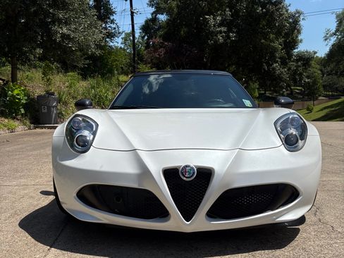 Used 2018 Alfa Romeo 4C Spider w/ Spider Track Package 4 RWD image 2