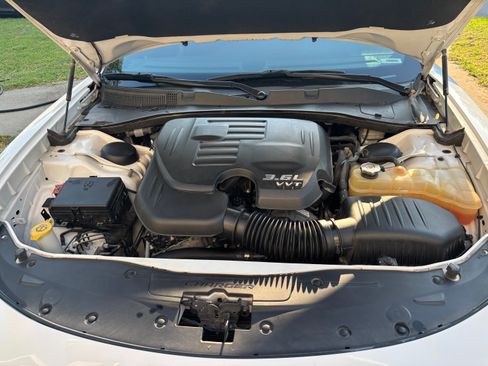 Used 2015 Dodge Charger SXT RWD image 30