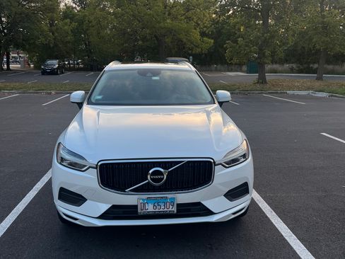 Used 2018 Volvo XC60 T5 Momentum w/ Vision Package AWD/4WD image 11