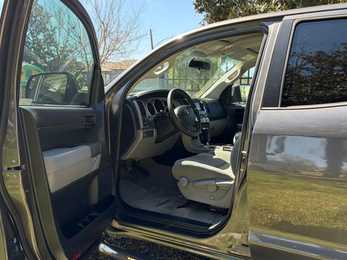 Used 2011 Toyota Tundra 2WD Double Cab w/ Tow Pkg image 2