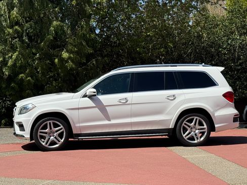 Used 2016 Mercedes-Benz GL 550 4MATIC image 2