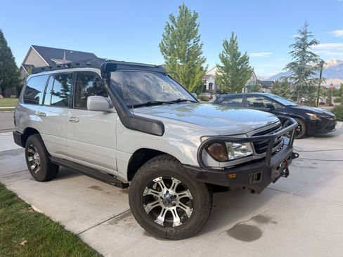 Used 1999 Toyota Land Cruiser w/ Leather Trim Pkg AWD/4WD image 11