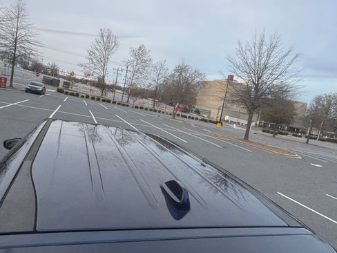 Used 2018 Chrysler Pacifica Touring Plus w/ Tire & Wheel Group image 11