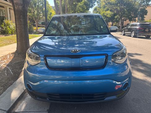 Used 2018 Kia Soul EV image 2