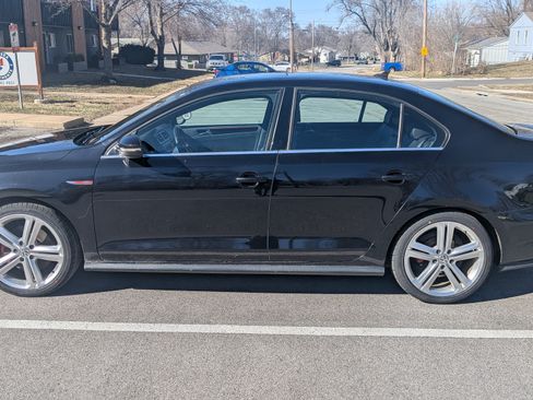 Used 2016 Volkswagen Jetta GLI SEL image 2