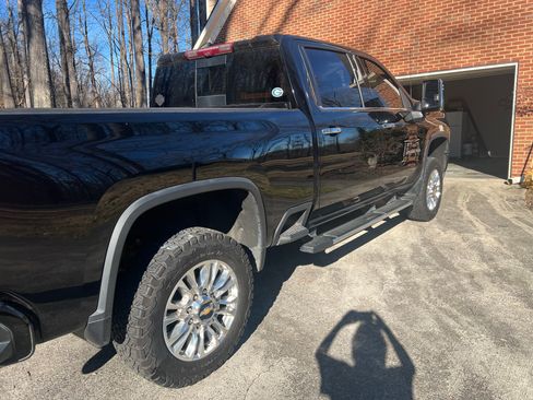 Used 2023 Chevrolet Silverado 2500 High Country w/ Z71 Off-Road Package image 4