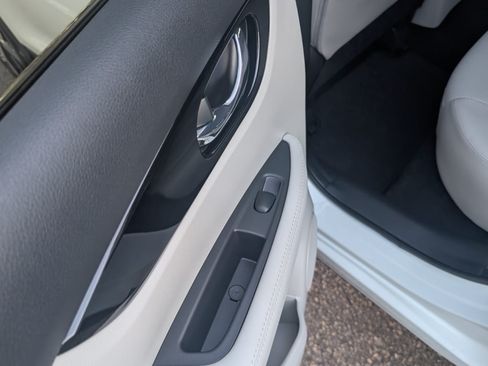 Used 2022 Nissan Rogue Sport SL image 24